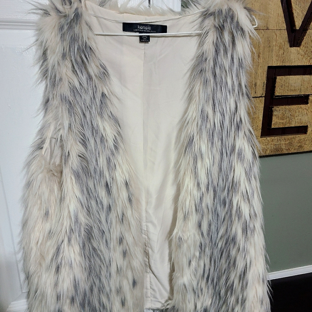 Kensie faux fur vest